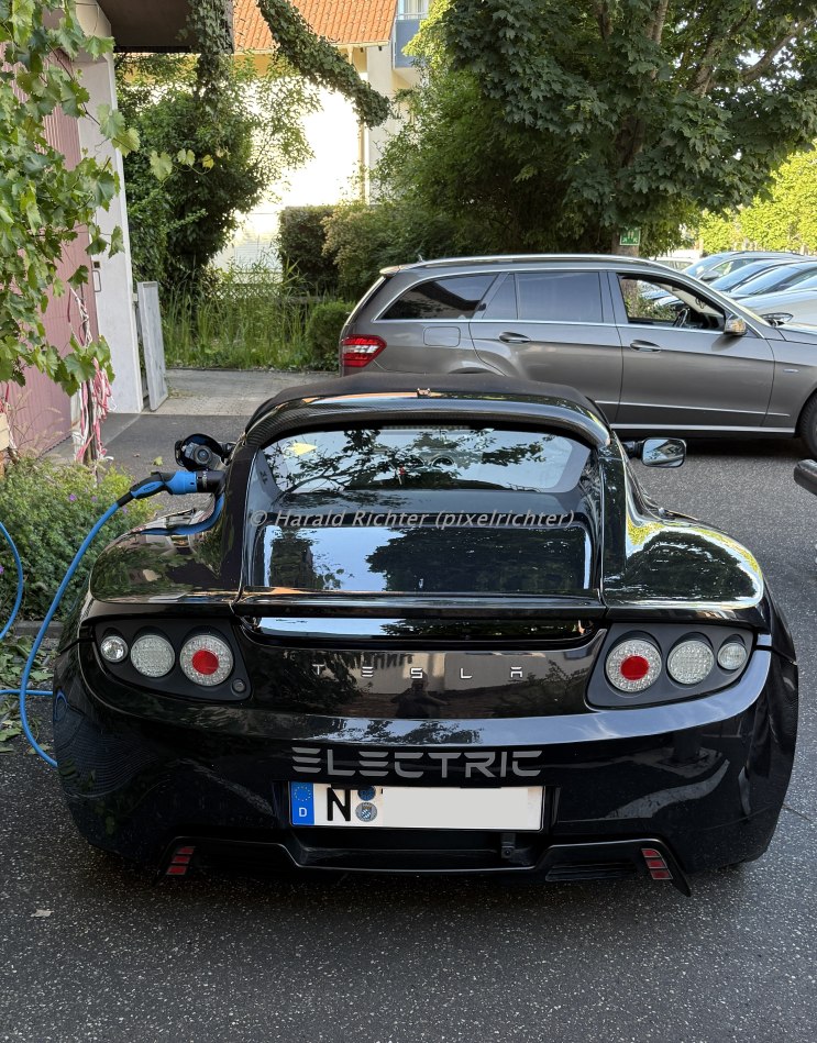 Tesla Roadster01.jpg